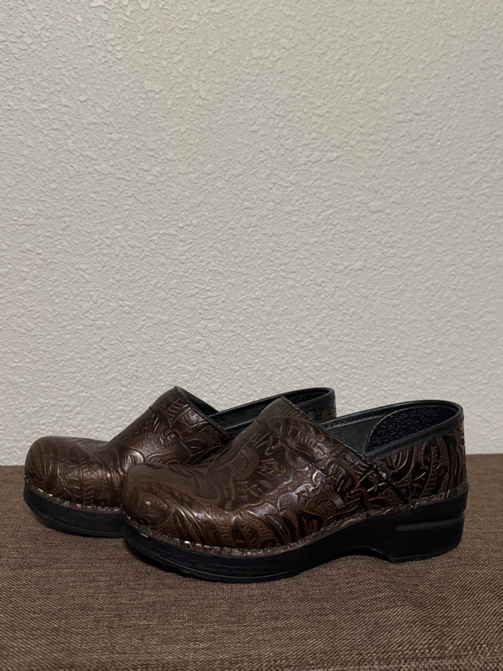 Dansko Women’s size 36 Brown Embossed Leather Clogs